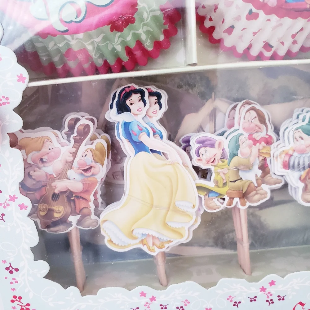 Williams Sonoma Snow White Cupcake Kit